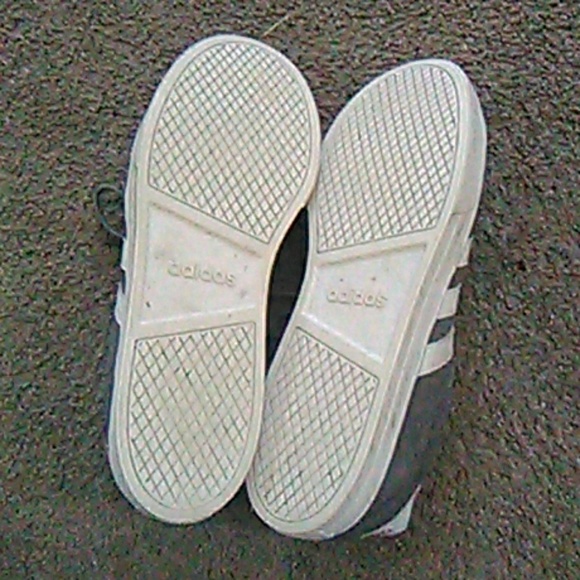 Adidas shoes - Picture 2 of 2